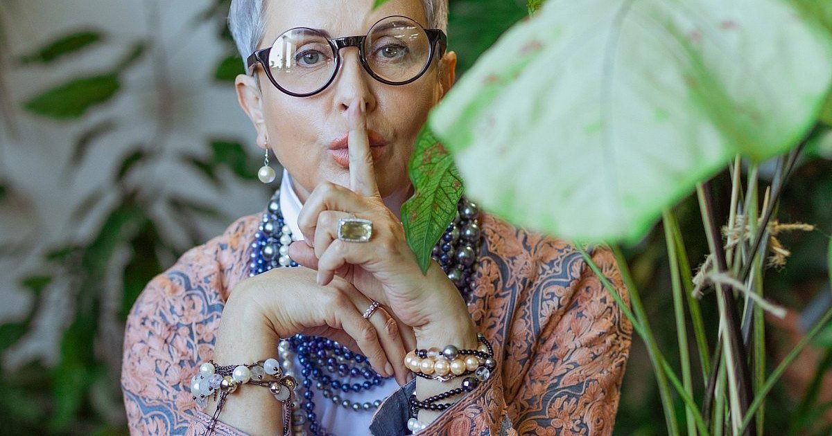 7 Tips for Gray Hair Care | Alterna Haircare 7 Tips for Gray Hair Care | Alterna Haircare
